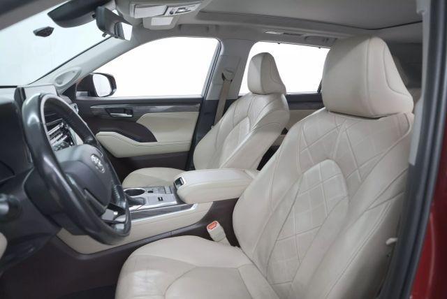 used 2020 Toyota Highlander Hybrid car, priced at $30,995