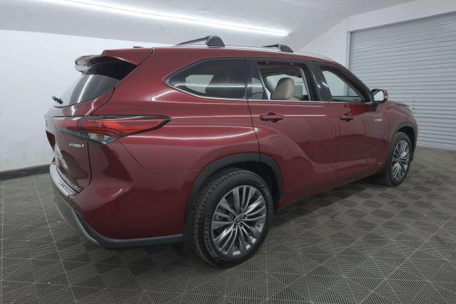 used 2020 Toyota Highlander Hybrid car, priced at $30,995