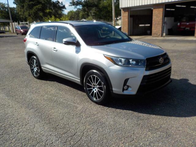 used 2018 Toyota Highlander car, priced at $21,900