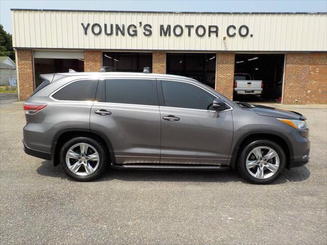 used 2015 Toyota Highlander car, priced at $19,900