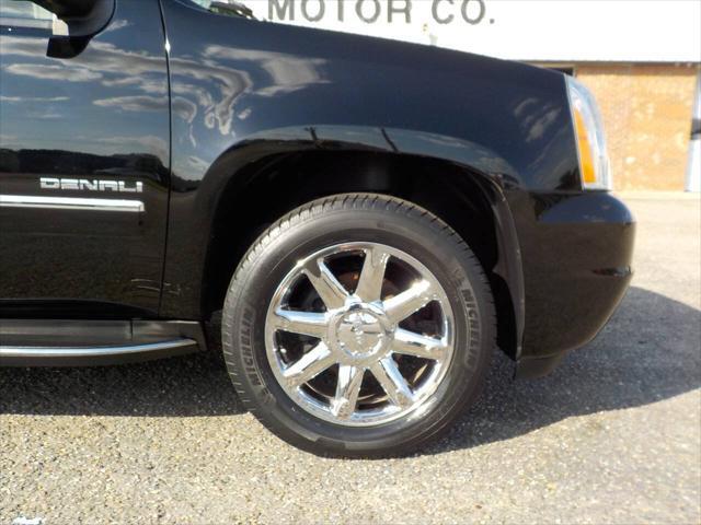 used 2014 GMC Yukon XL car, priced at $15,900
