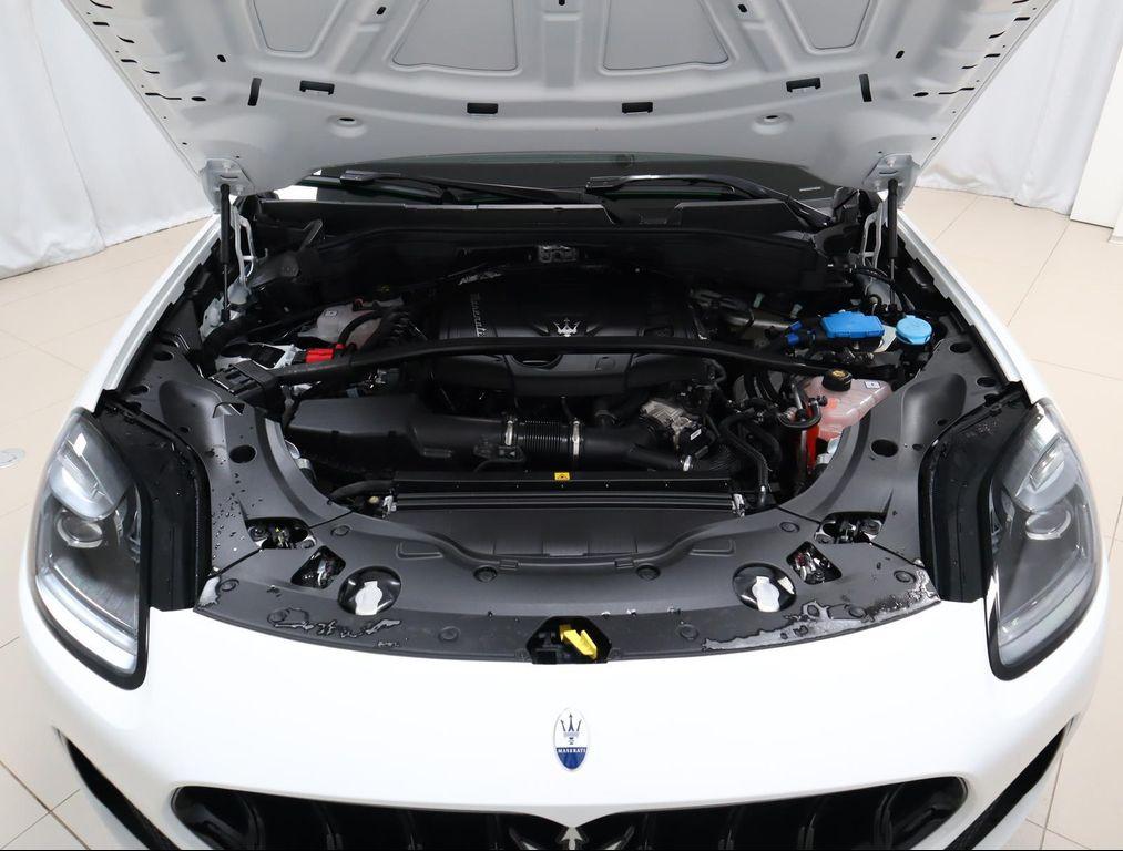 new 2025 Maserati Grecale car, priced at $73,795