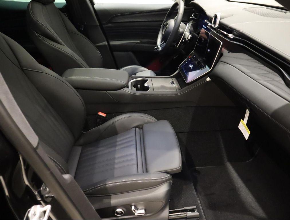new 2025 Maserati Grecale car, priced at $78,425