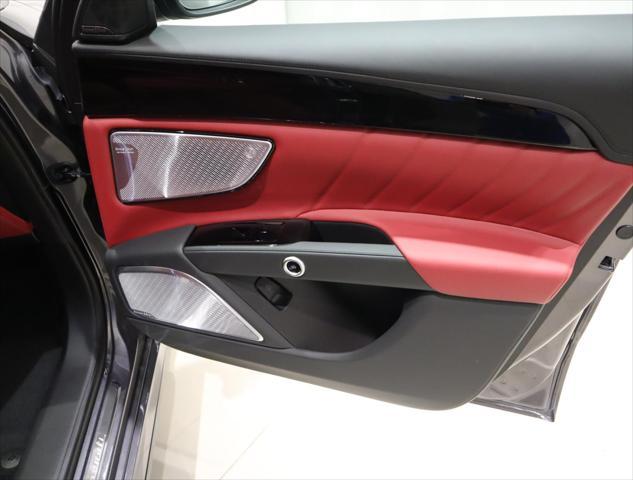 new 2025 Maserati Grecale car, priced at $105,695