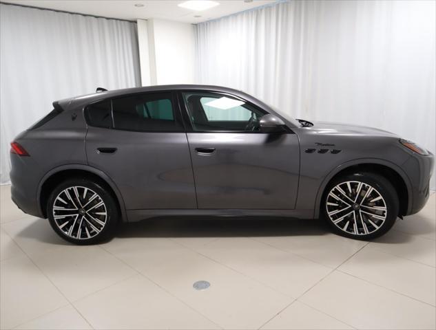 new 2025 Maserati Grecale car, priced at $105,695