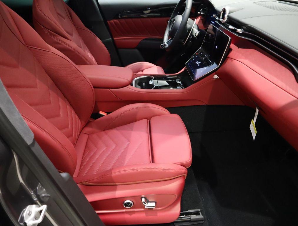 new 2025 Maserati Grecale car, priced at $88,550