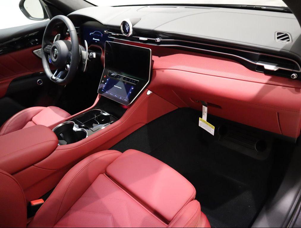 new 2025 Maserati Grecale car, priced at $88,550
