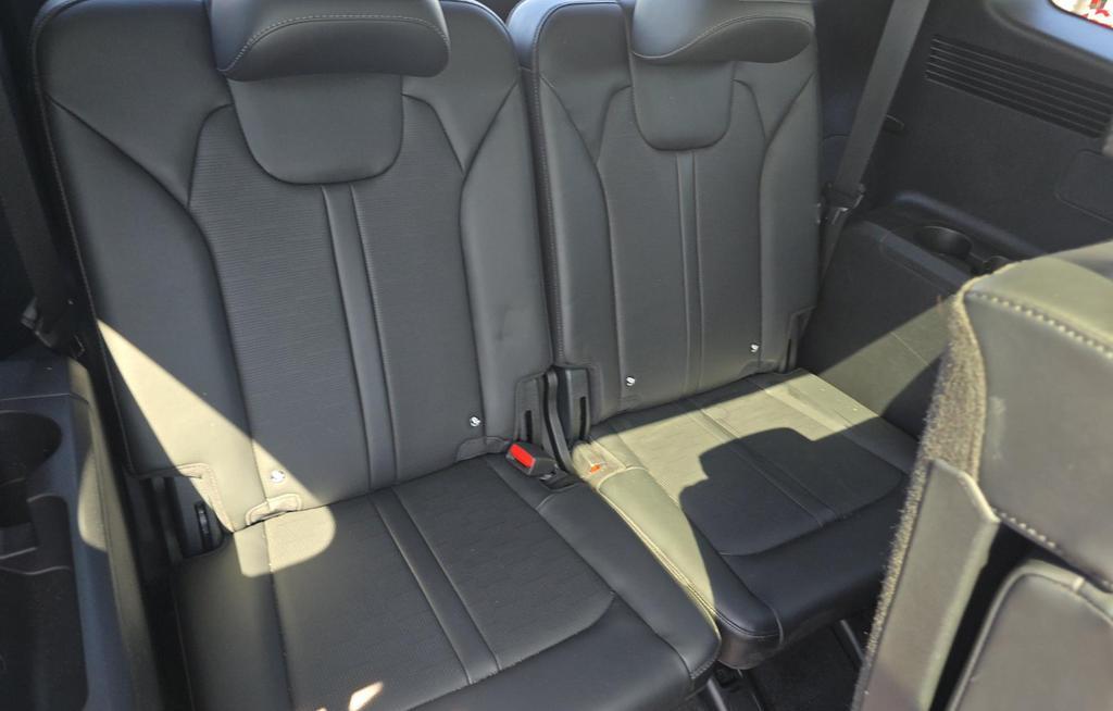 used 2025 Kia Sorento car, priced at $29,374