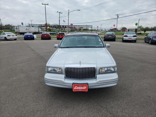 used 1997 Lincoln Town Car car, priced at $4,997