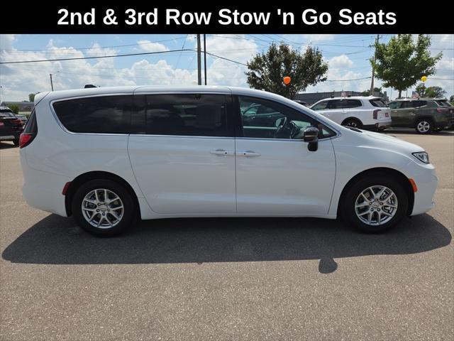used 2025 Chrysler Pacifica car, priced at $35,817