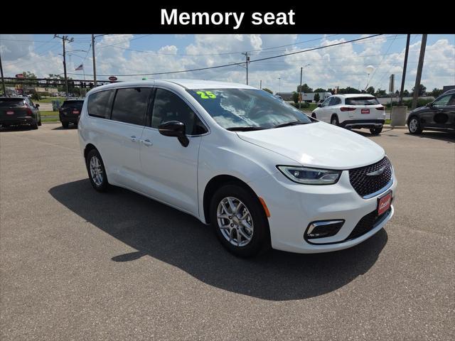 used 2025 Chrysler Pacifica car, priced at $35,817