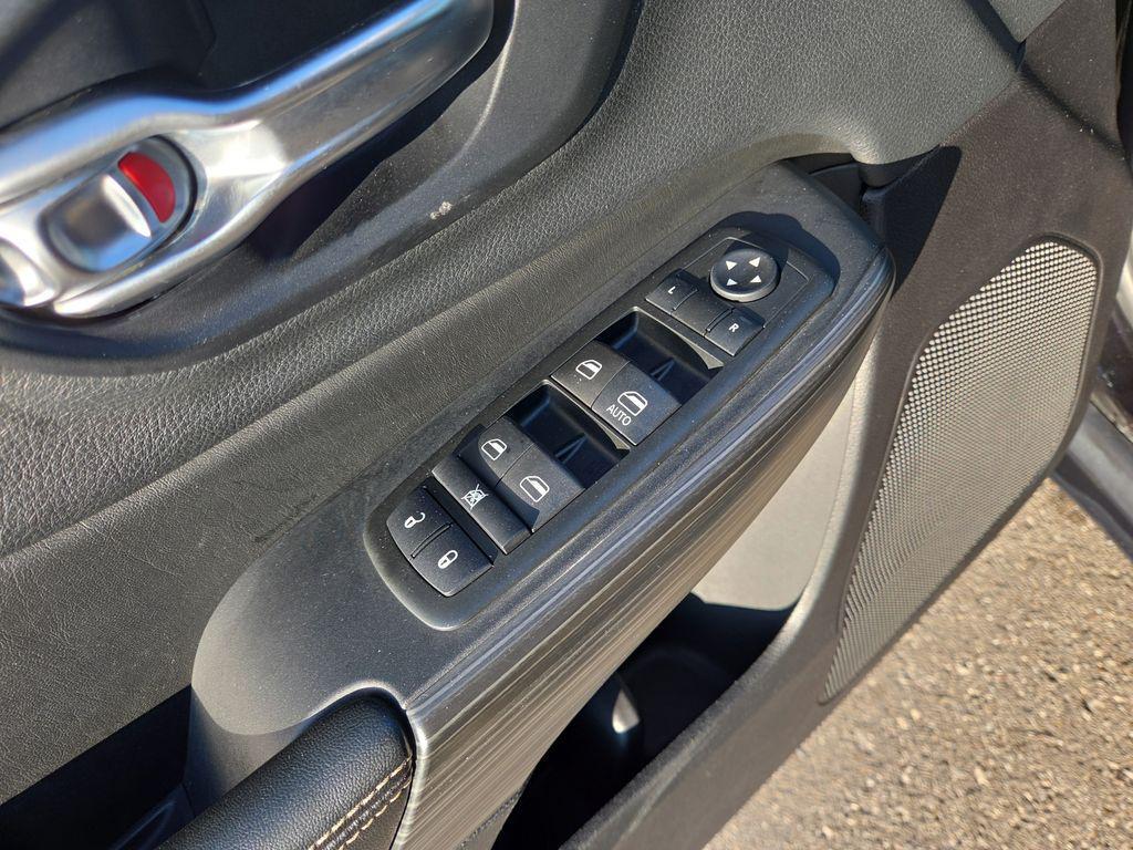 used 2015 Jeep Cherokee car, priced at $11,169