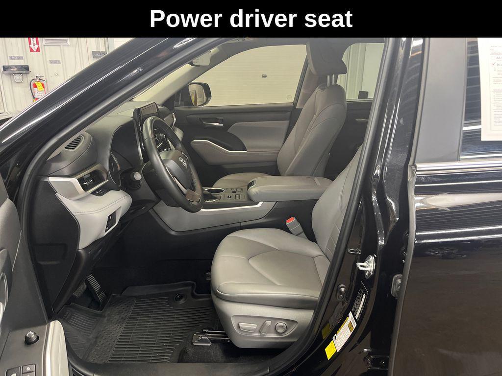 used 2024 Toyota Highlander car, priced at $39,971