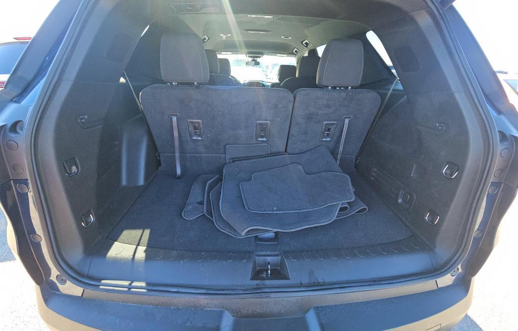 used 2023 Chevrolet Traverse car, priced at $30,991
