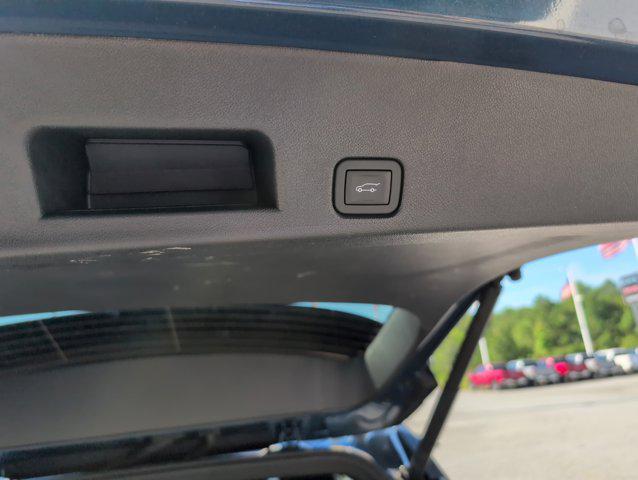 used 2025 Chevrolet Traverse car, priced at $35,990