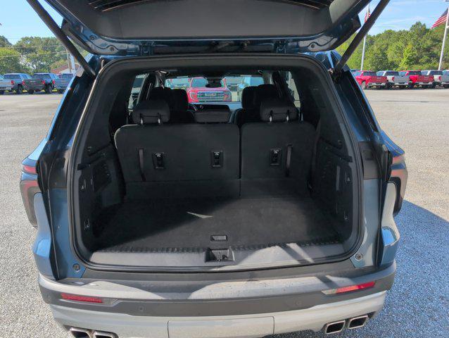 used 2025 Chevrolet Traverse car, priced at $35,990