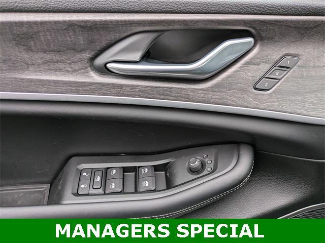 new 2025 Jeep Grand Cherokee car, priced at $43,321