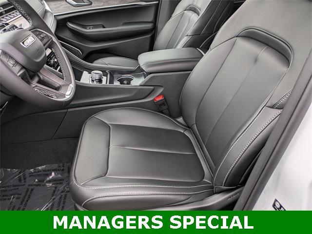 new 2025 Jeep Grand Cherokee car, priced at $43,321