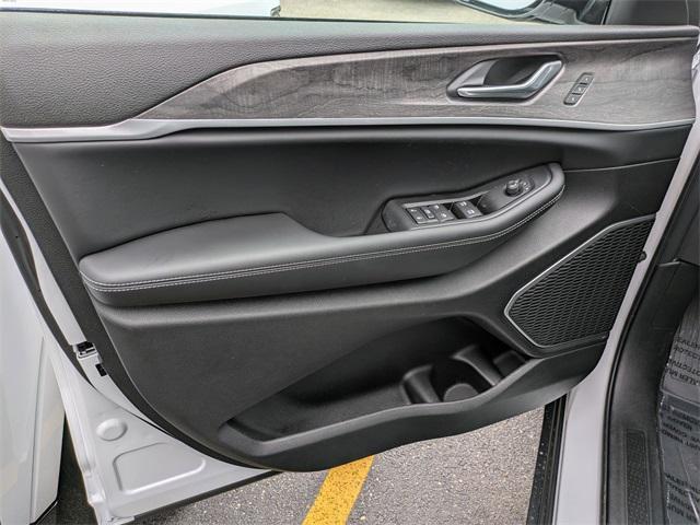 new 2025 Jeep Grand Cherokee car, priced at $46,821
