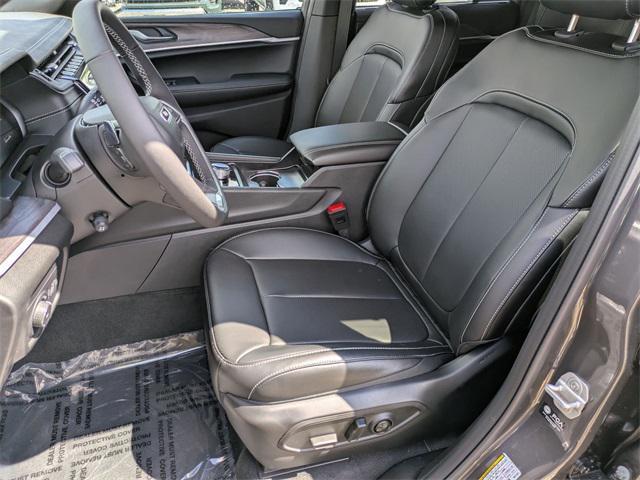 new 2025 Jeep Grand Cherokee car, priced at $50,254