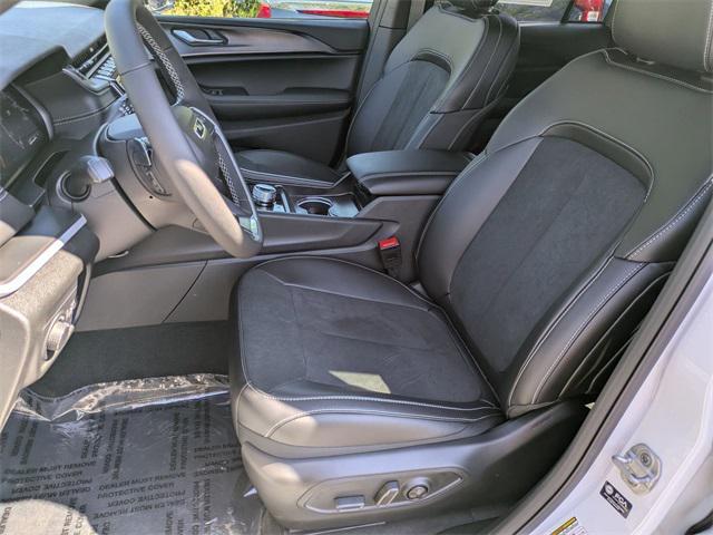 new 2025 Jeep Grand Cherokee car, priced at $42,137