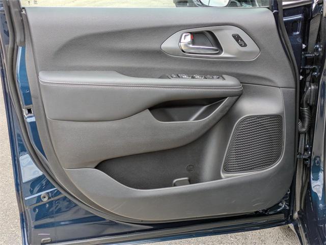 new 2025 Chrysler Pacifica car, priced at $48,436