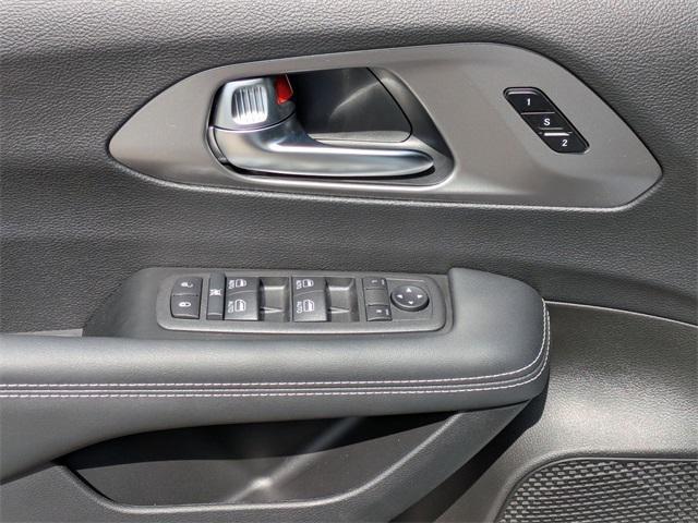 new 2025 Chrysler Pacifica car, priced at $48,929