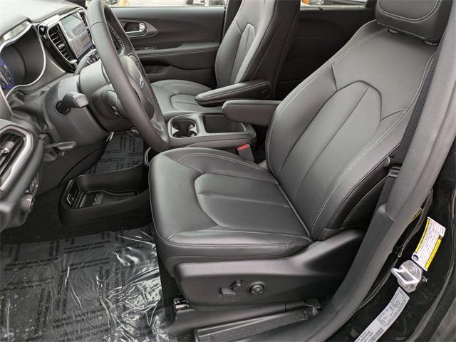 new 2025 Chrysler Pacifica car, priced at $45,930