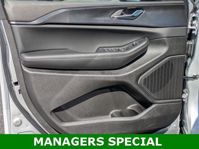 new 2025 Jeep Grand Cherokee car, priced at $38,430