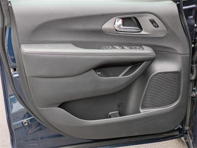 new 2025 Chrysler Pacifica Hybrid car, priced at $45,974