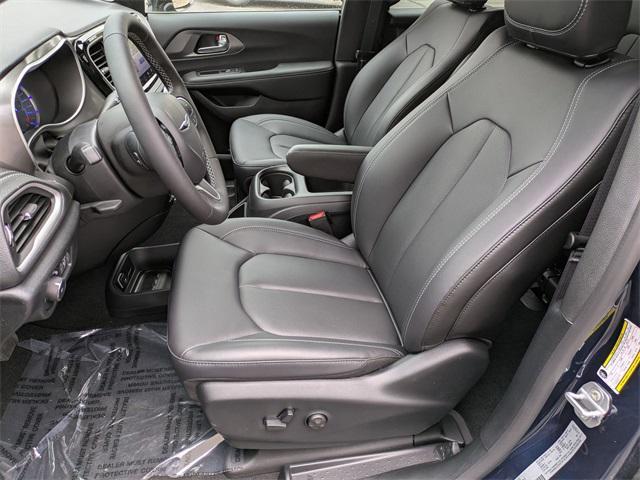 new 2025 Chrysler Pacifica Hybrid car, priced at $45,974