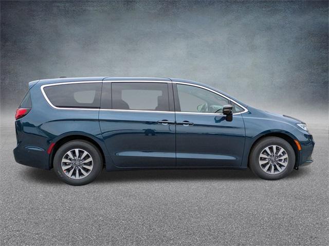 new 2025 Chrysler Pacifica Hybrid car, priced at $45,974