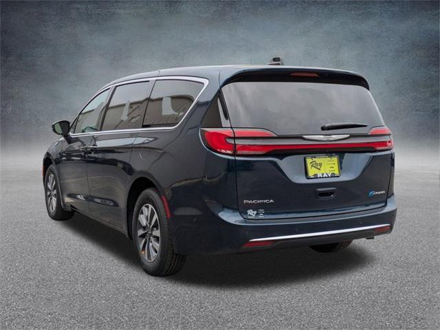 new 2025 Chrysler Pacifica Hybrid car, priced at $45,974