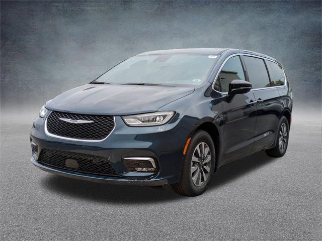 new 2025 Chrysler Pacifica Hybrid car, priced at $45,974