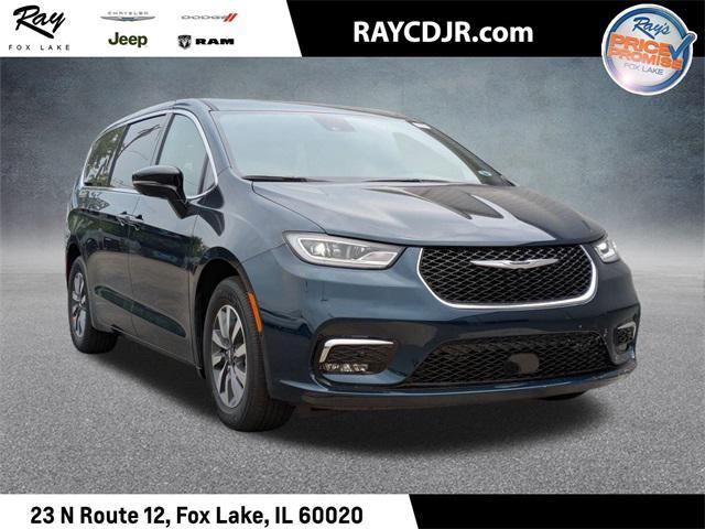 new 2025 Chrysler Pacifica Hybrid car, priced at $45,974