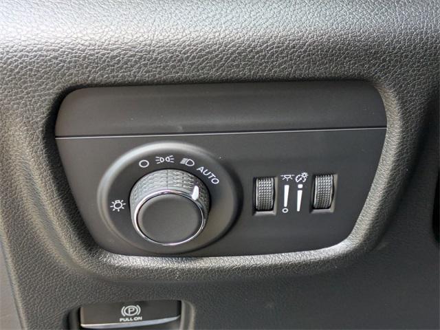 new 2025 Jeep Grand Cherokee car, priced at $39,789