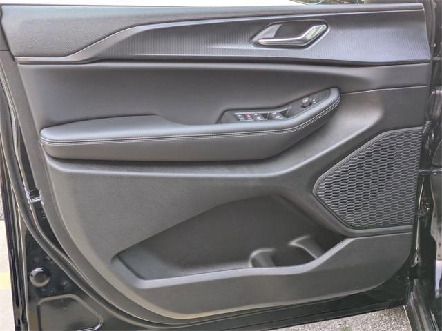 new 2025 Jeep Grand Cherokee car, priced at $39,789