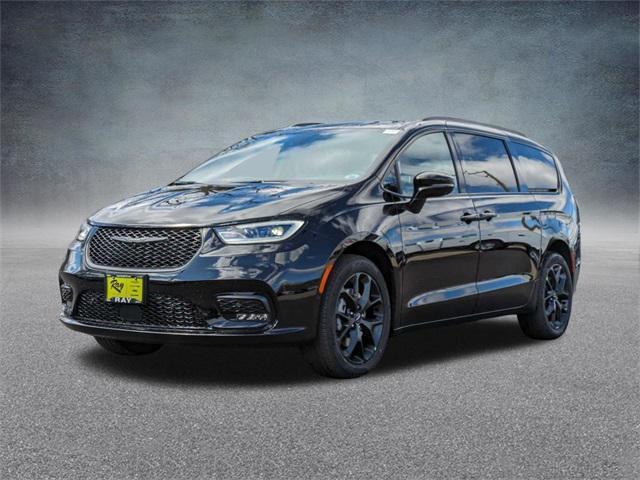new 2024 Chrysler Pacifica car, priced at $47,629
