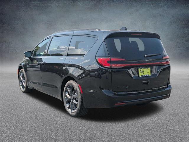 new 2024 Chrysler Pacifica car, priced at $39,261