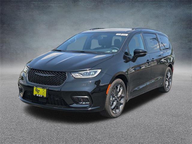 new 2024 Chrysler Pacifica car, priced at $39,261