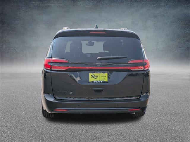 new 2024 Chrysler Pacifica car, priced at $39,261