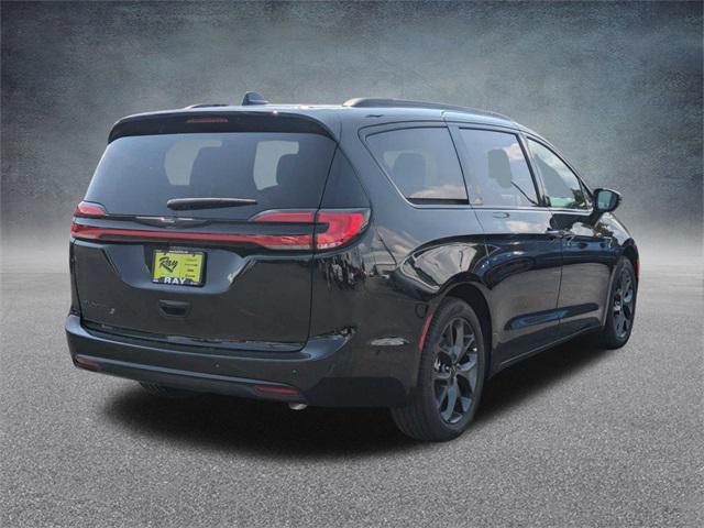 new 2024 Chrysler Pacifica car, priced at $39,261