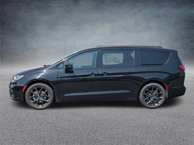 new 2024 Chrysler Pacifica car, priced at $39,261