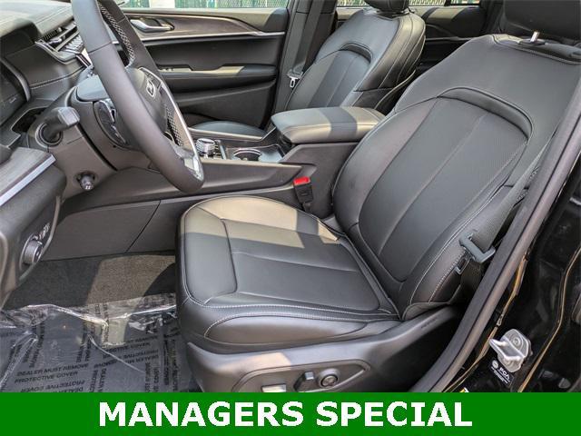 new 2025 Jeep Grand Cherokee car, priced at $51,934