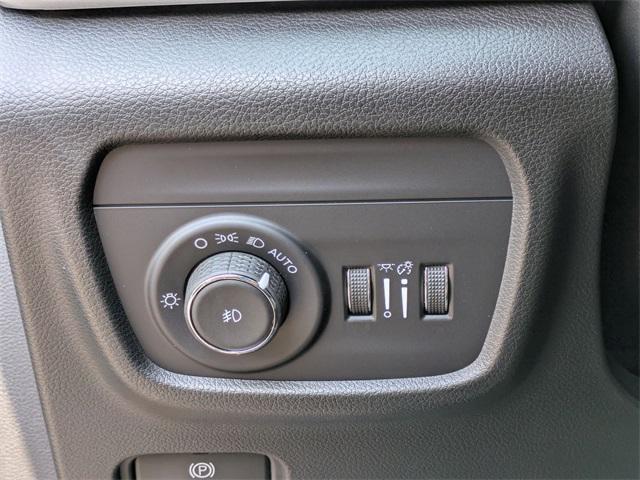 new 2025 Jeep Grand Cherokee car, priced at $52,634