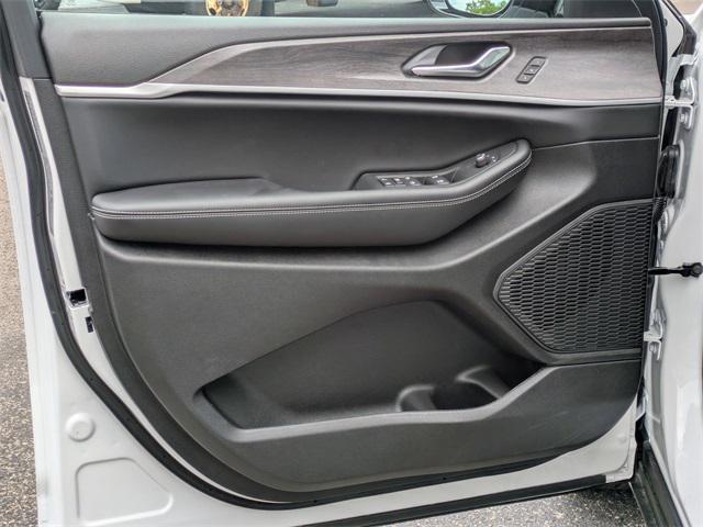 new 2025 Jeep Grand Cherokee car, priced at $41,574