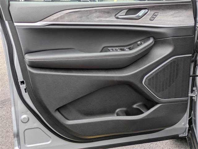 new 2025 Jeep Grand Cherokee car, priced at $47,589