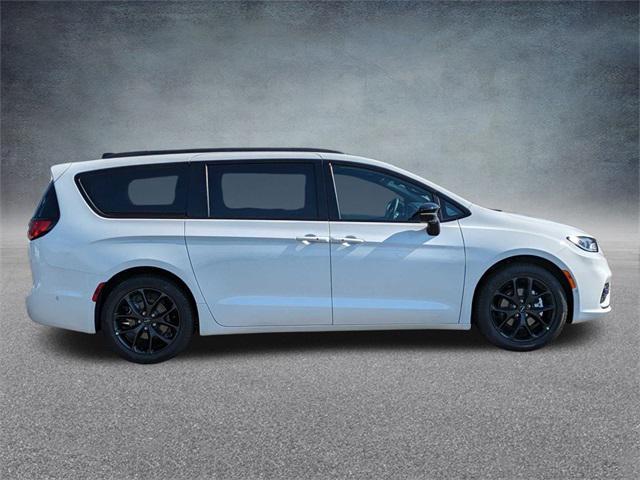 new 2024 Chrysler Pacifica car, priced at $40,410