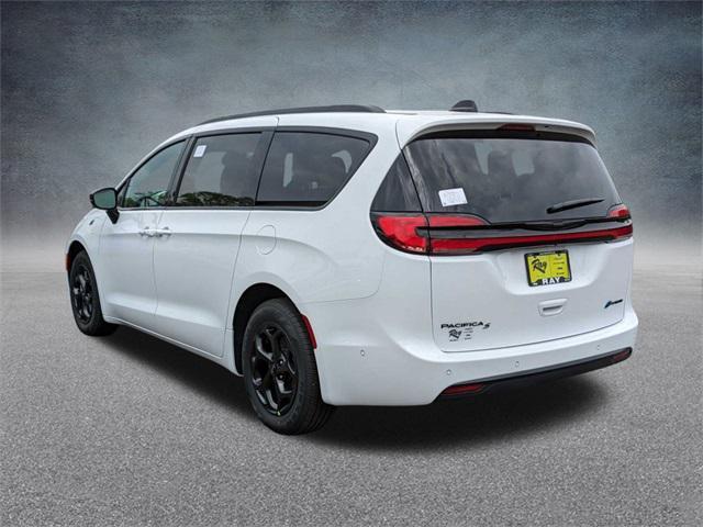 new 2024 Chrysler Pacifica Hybrid car, priced at $58,123