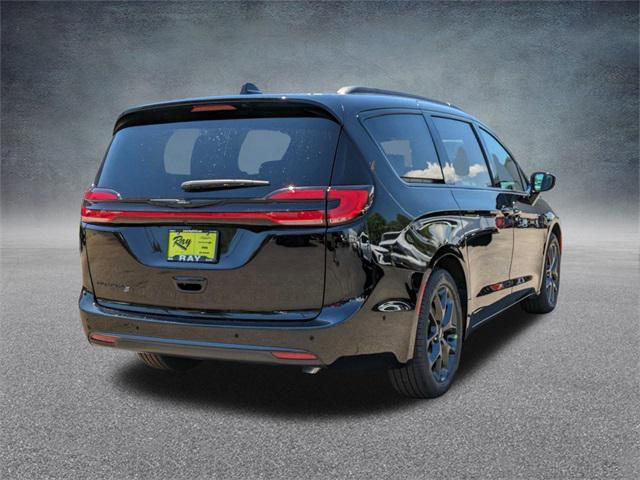 new 2024 Chrysler Pacifica car, priced at $45,160